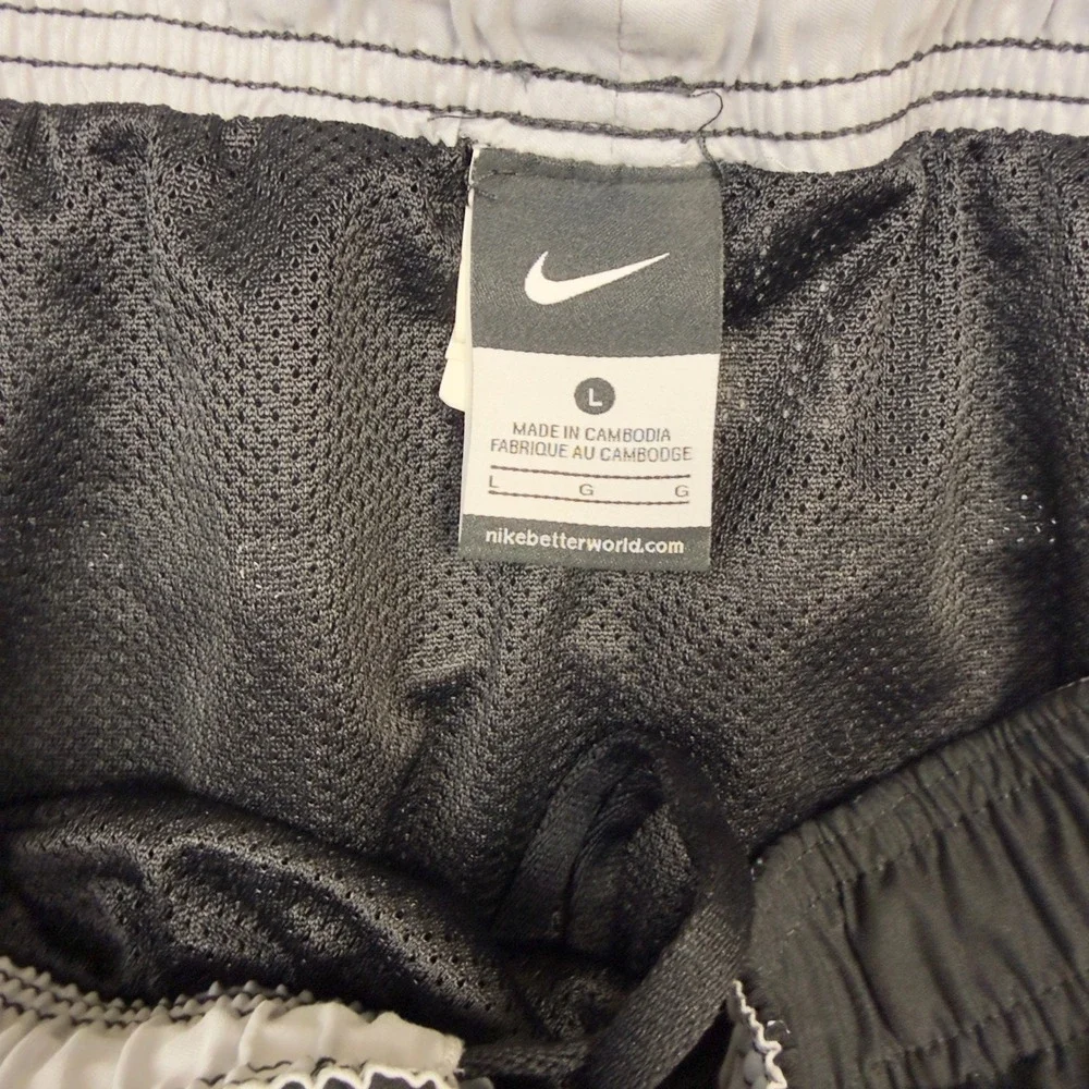 Nike Mens Swim Trunks Black Mesh Lined Cargo Pocket Shorts Large